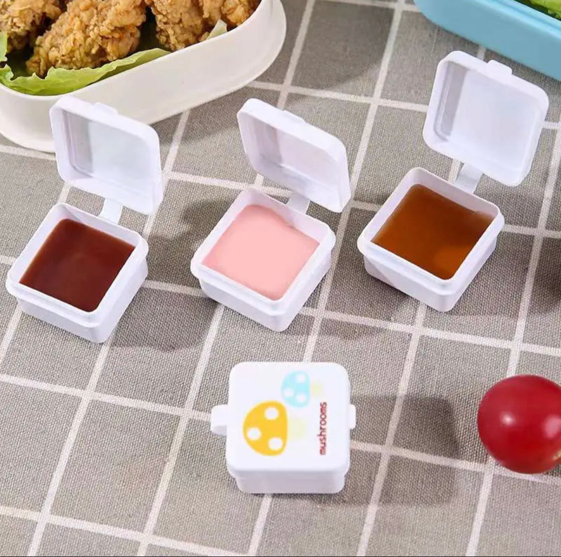 Pack of 4 Portable Small Salad Bento Box, Mini Sauce Ketchup Box, Plastic Seasoning Sauce Box Pack of 4 Portable Small Salad Bento Box, Mini Sauce Ketchup Box, Plastic Seasoning Sauce Box